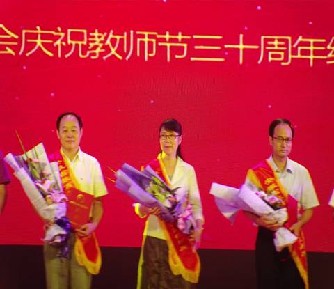 少妇扒开腿让我爽了一夜