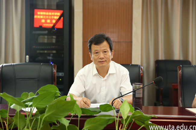 少妇扒开腿让我爽了一夜