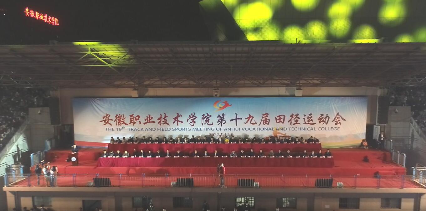 少妇扒开腿让我爽了一夜