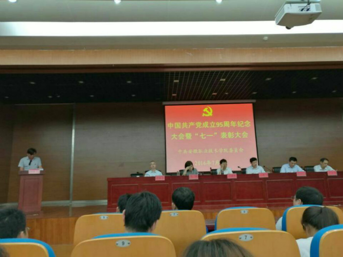 少妇扒开腿让我爽了一夜