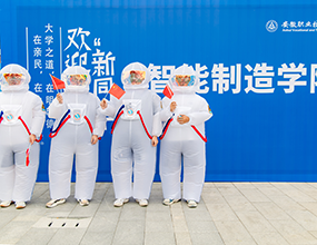 少妇扒开腿让我爽了一夜